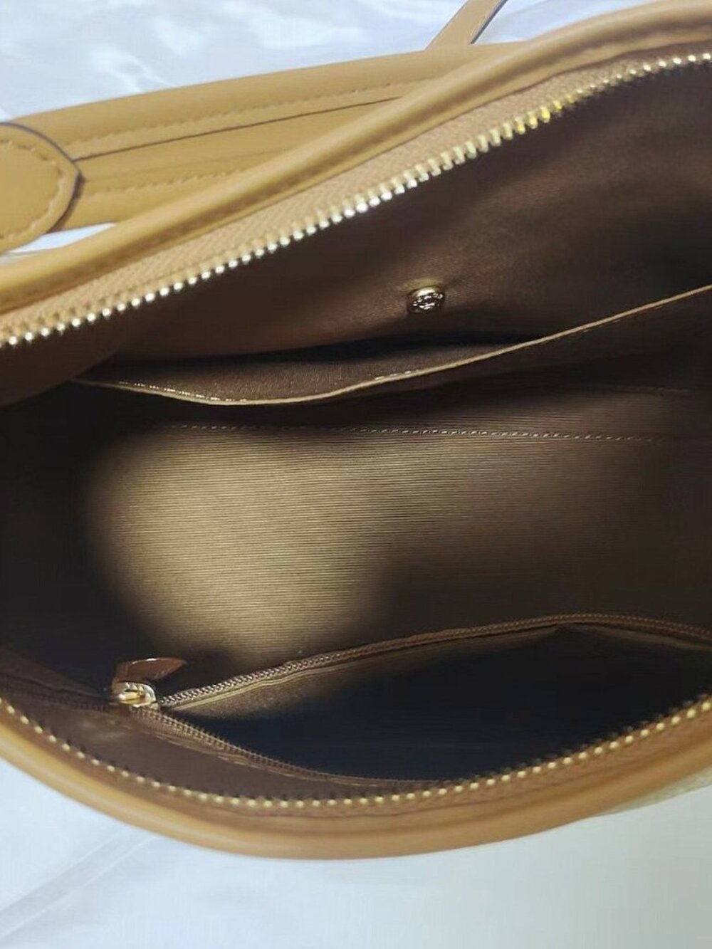 Classic Coach Hobo Bag in Beige Signature Canvas Tan Leather Trim - Picture 8 of 10